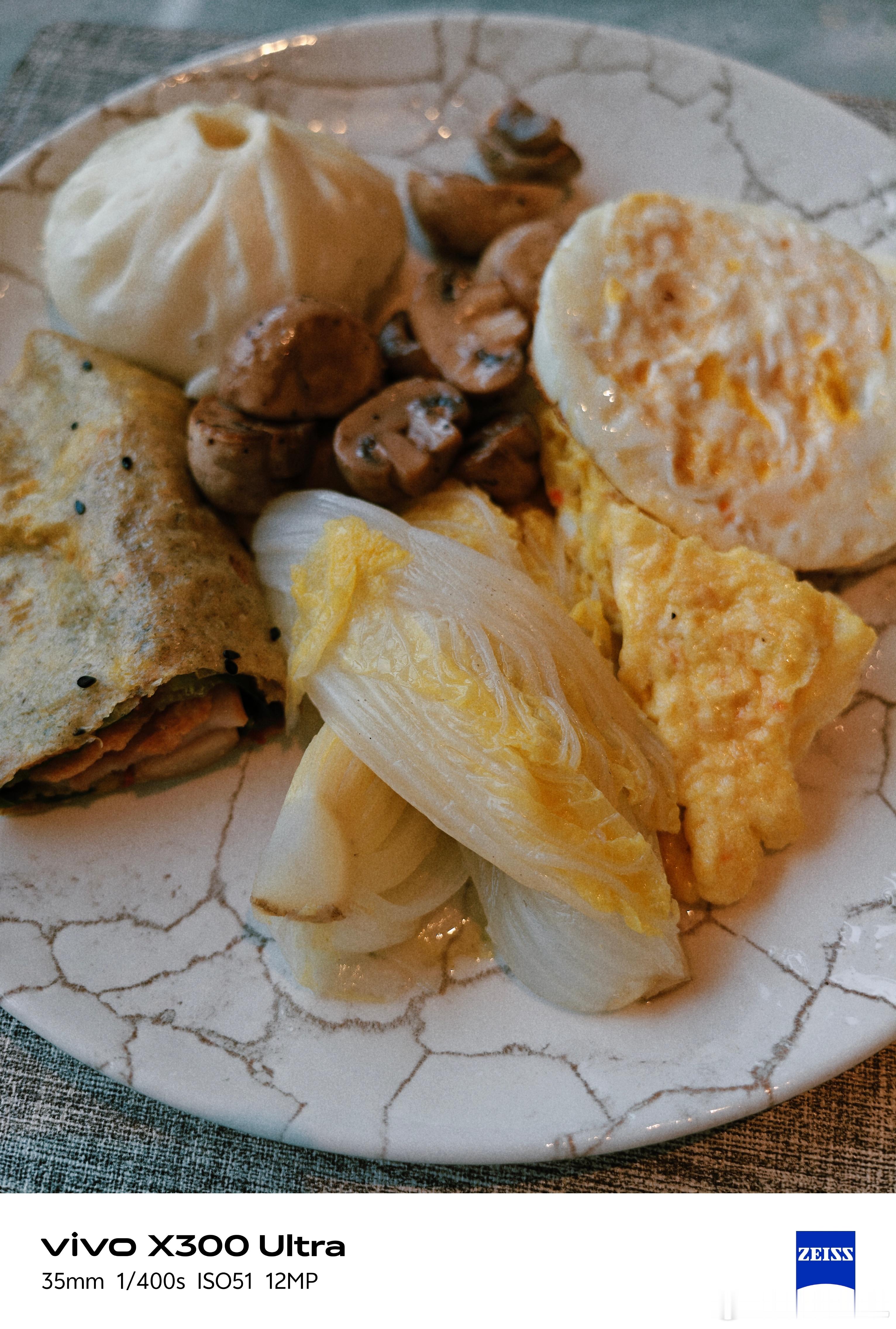 恰完饭准备回家了晚上继续足球整起来买的我罗26年世界杯葡萄牙球服到了晚上试试