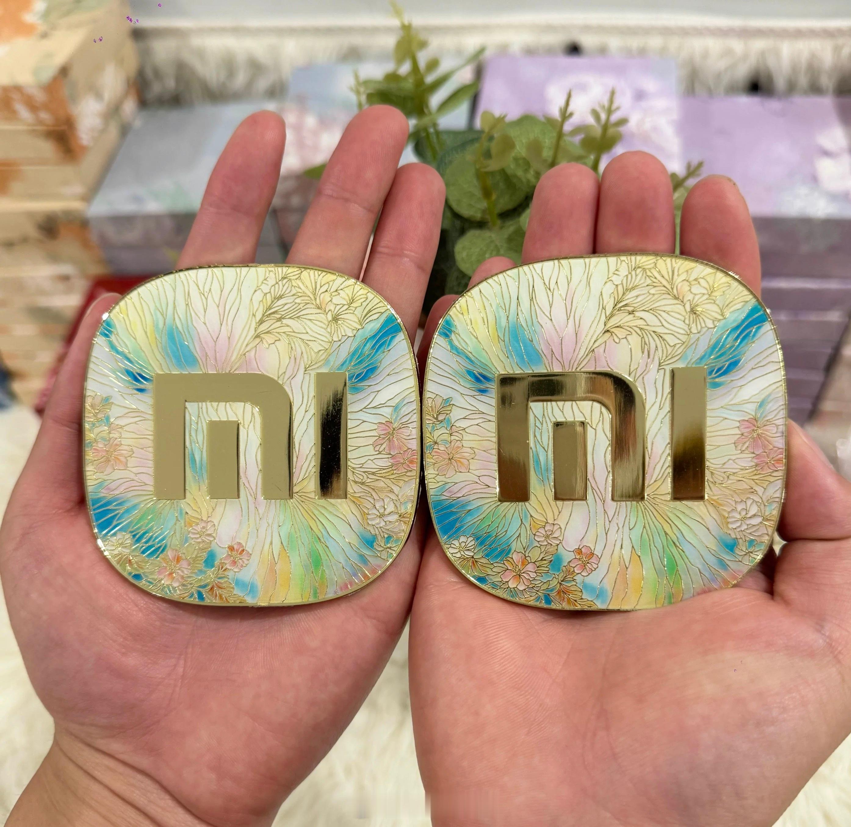 昨天车友群里在谈论珐琅彩车标严格意义说起来改贴车标，属于擅自改变机动车已登记特征