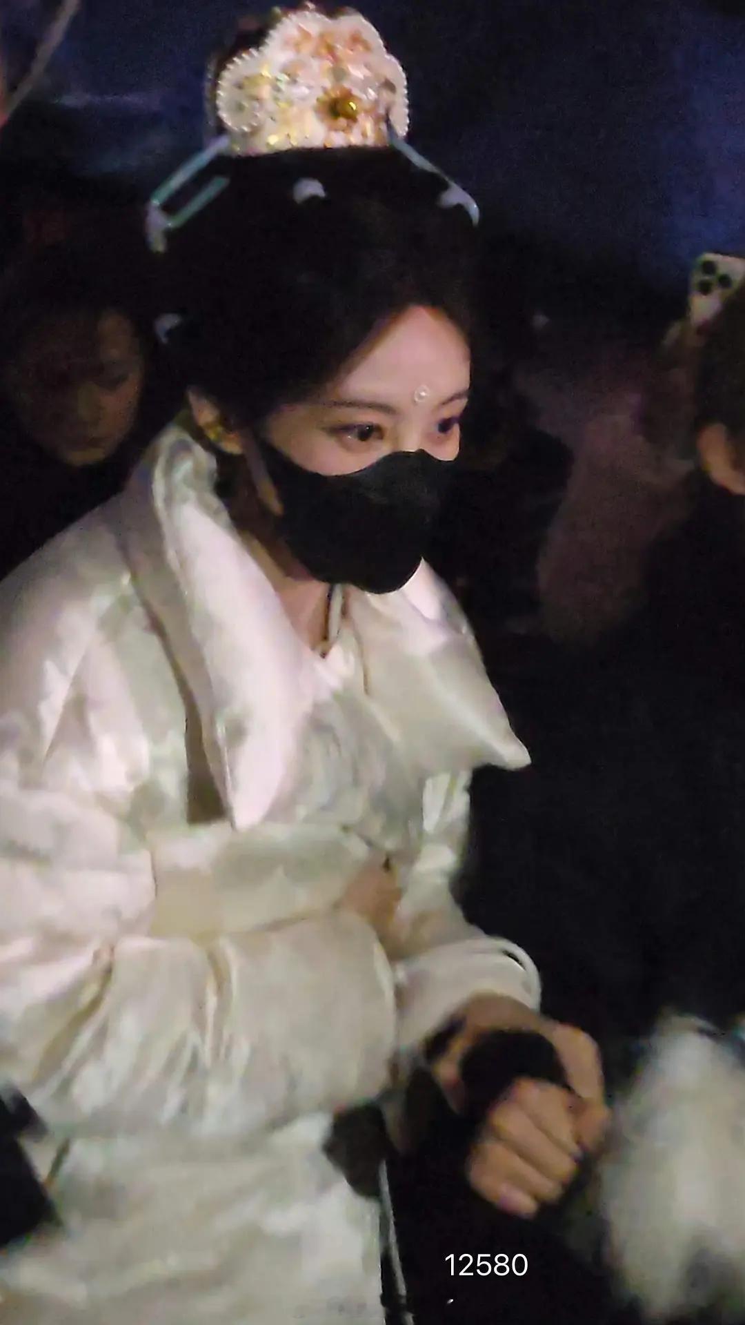 李一桐《金枝》的出妆，造型看起来还挺别致的。能get到吗？ 