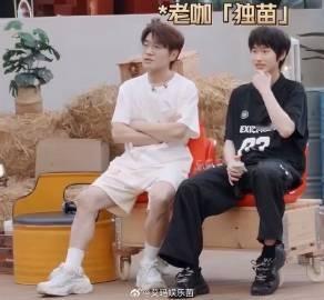 心疼王铮亮 我着实心疼亮哥呀！舞台上他是光芒万丈的明星，高音一出来全场都沸腾了，