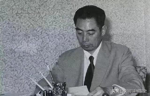 飞机炸了，周总理没死，特务在万隆等着，换上个女人

克什米尔公主号炸成火球那天，