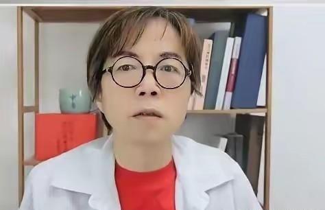 台湾媒体人黄智贤近两年来的表现，真寒了大陆民众的心：从坚持统一立场到“绿智贤”争