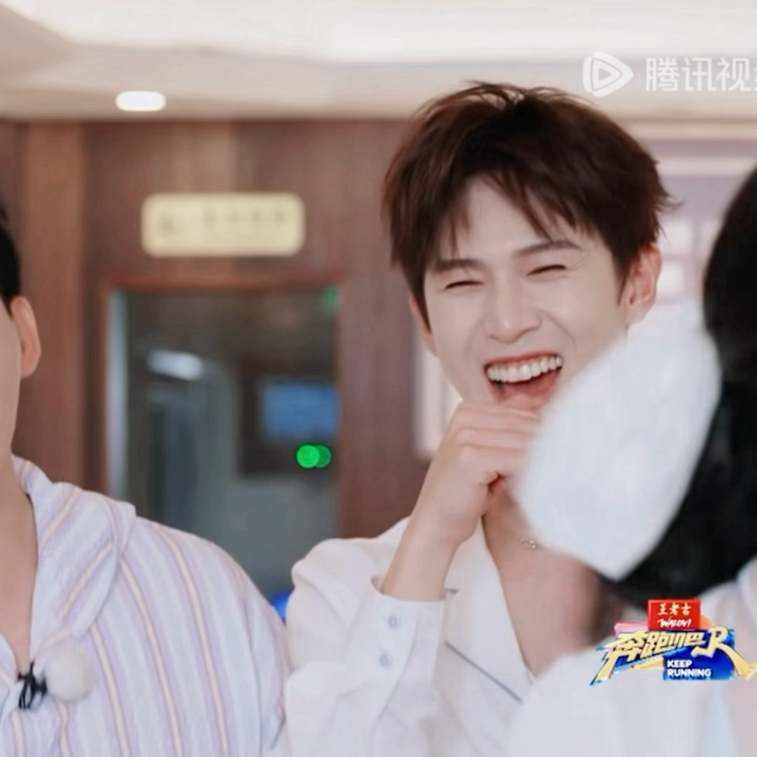 李昀锐lin间奇遇游乐园 丨李昀锐0824生日快乐 如果笑容有魔力☺️😊😄?