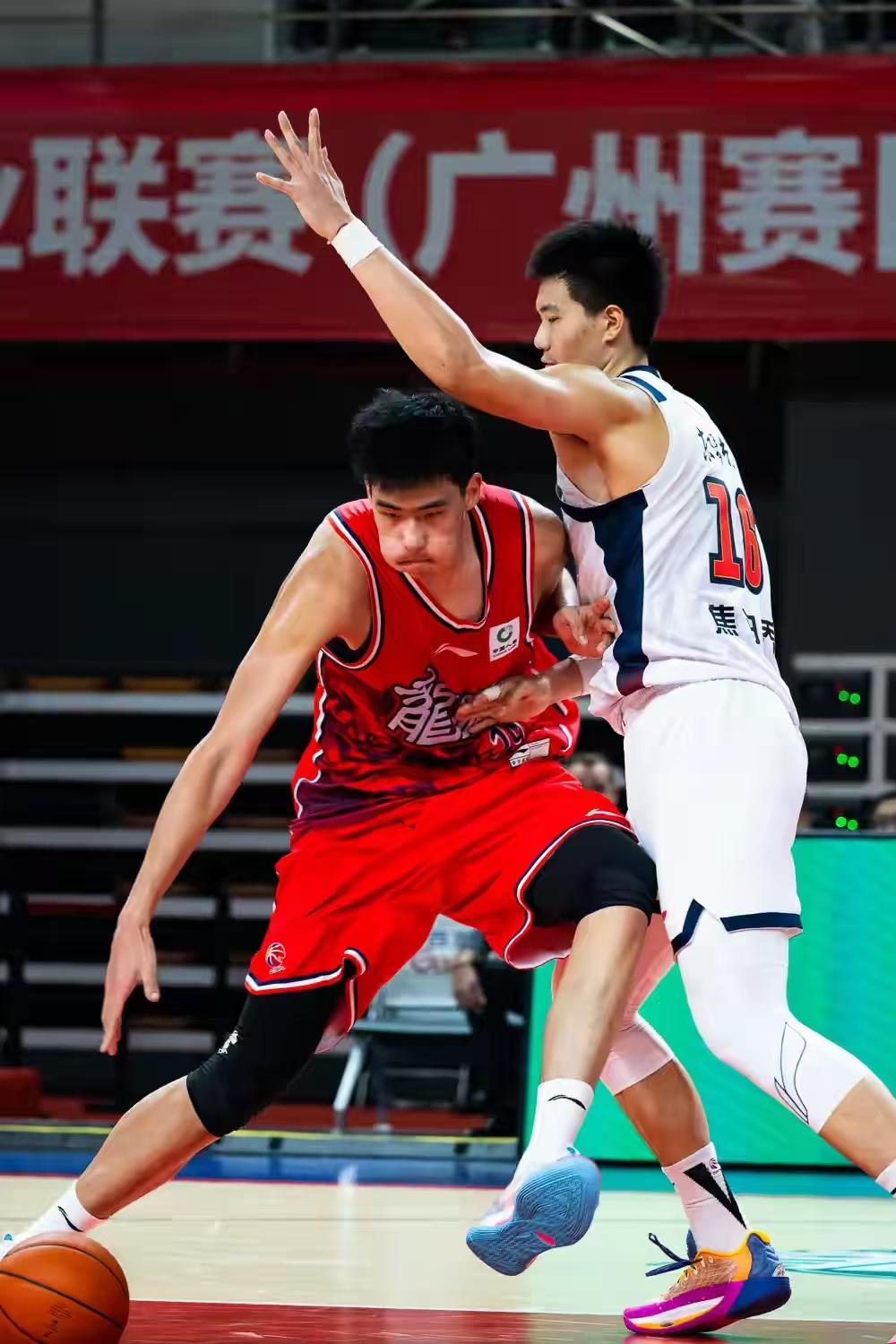 徐昕的这个生日，或许过得并不快乐。
广州队85:93再次输给了广东队。
徐昕真心