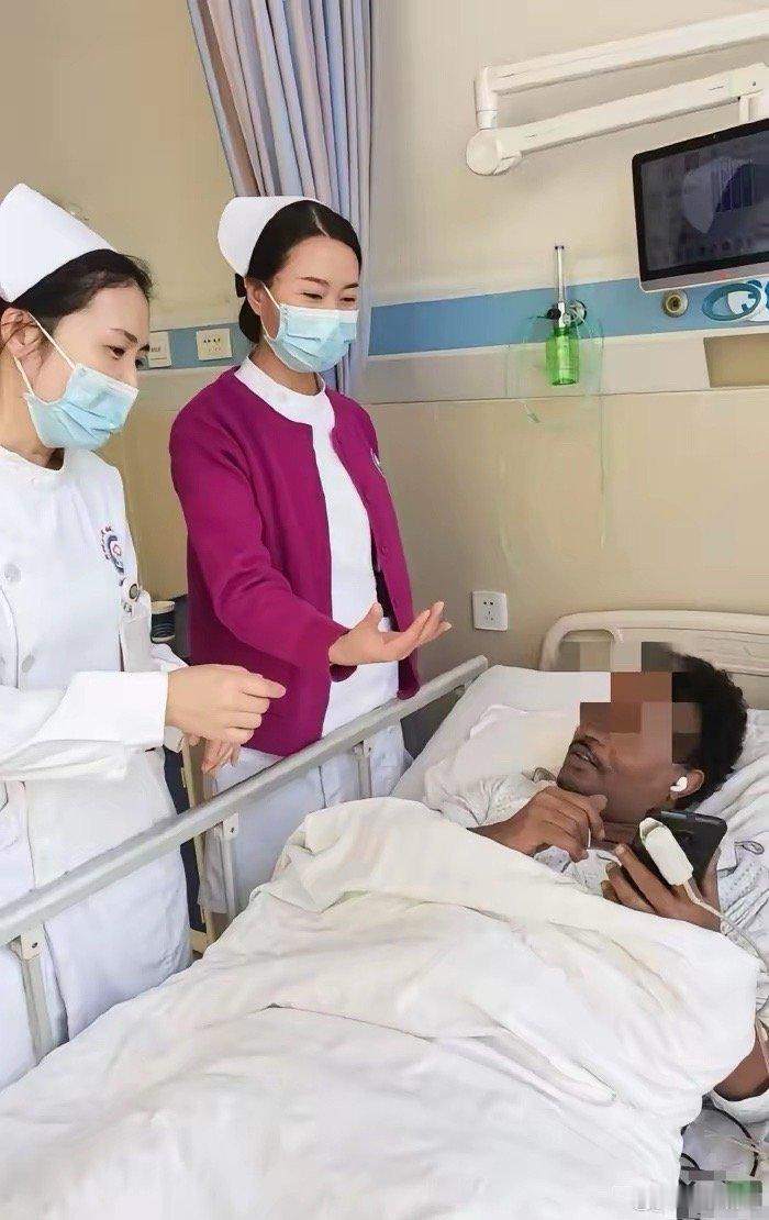 冈比亚留学生突发白血病，幸得厦门大学附属第一医院及时救治，目前病情稳定精神状态良