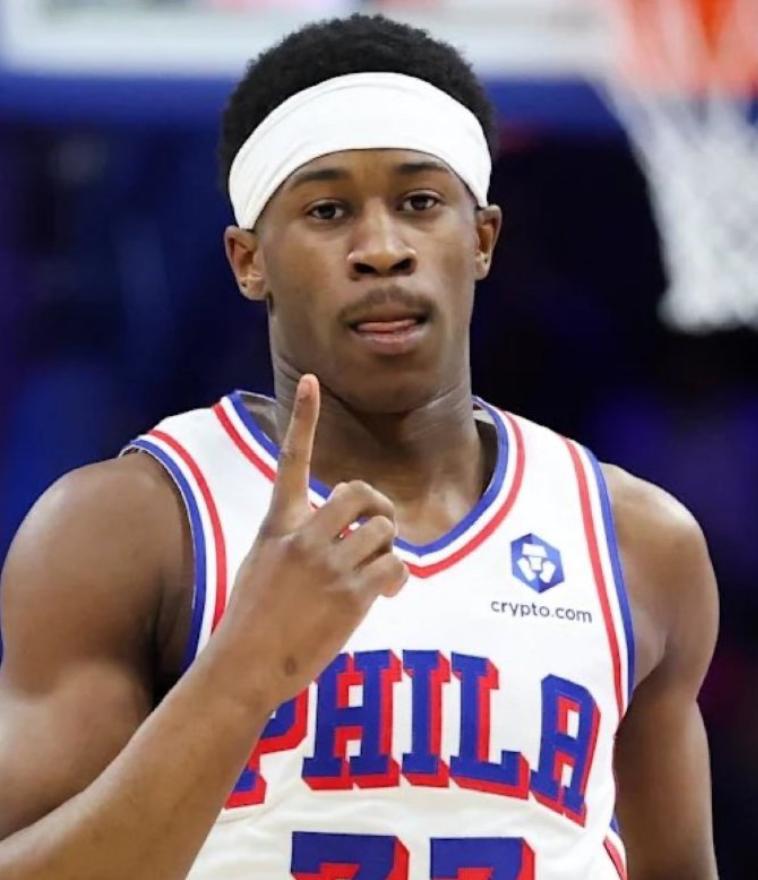 76人新秀埃奇库姆真有超巨潜力啊，季后赛打出超巨表现

在凯尔特人和76人季后赛