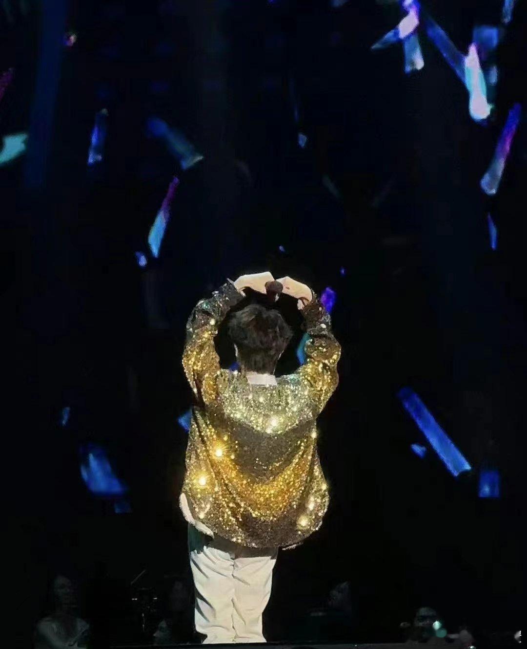 #许嵩说断桥残雪是6岁写的歌#对于许嵩的这首断桥残雪，我们也是非常印象深刻的，这