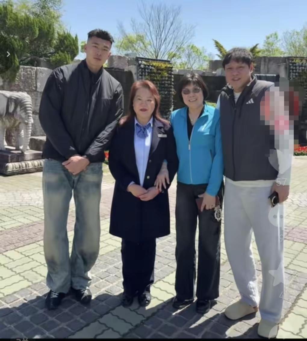 门神接棒，国足等你发光[灵光一闪][灵光一闪][灵光一闪]