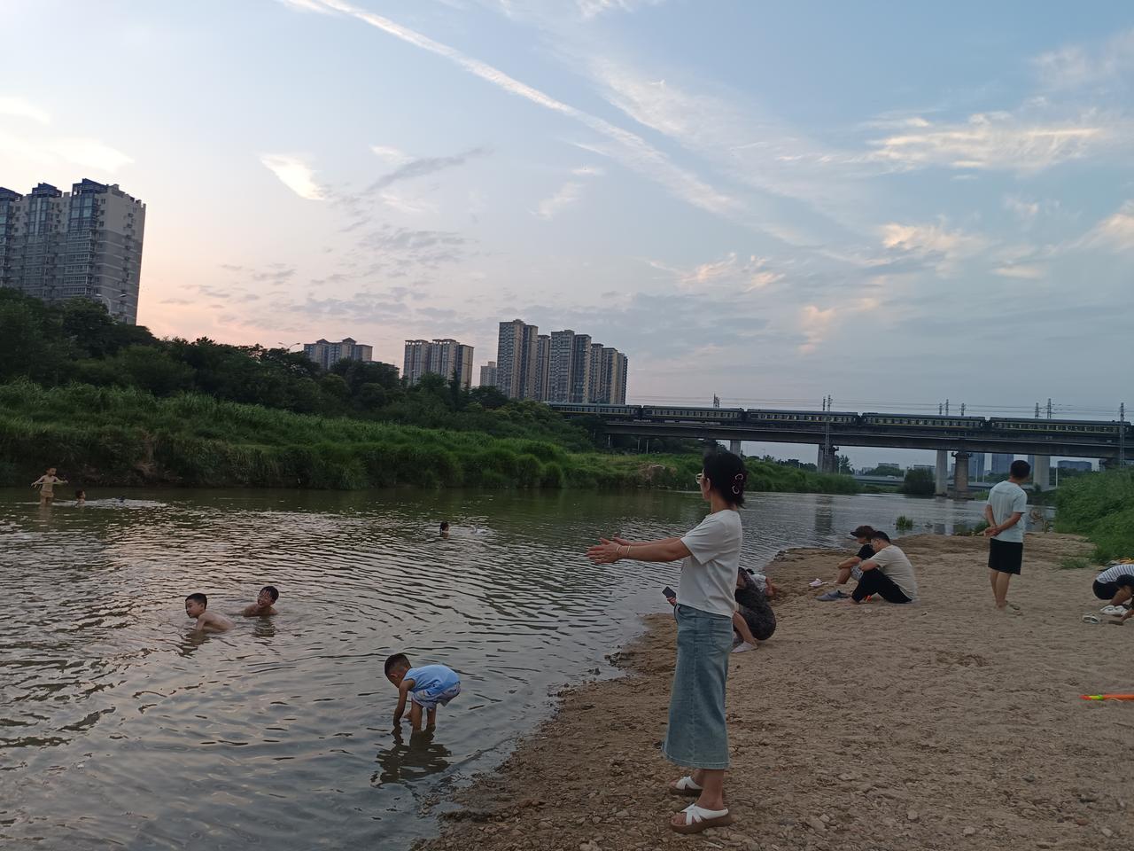 西安浐灞人民的马尔代夫，沙滩公园，潺潺流水西安风光打卡地 浐灞岸线