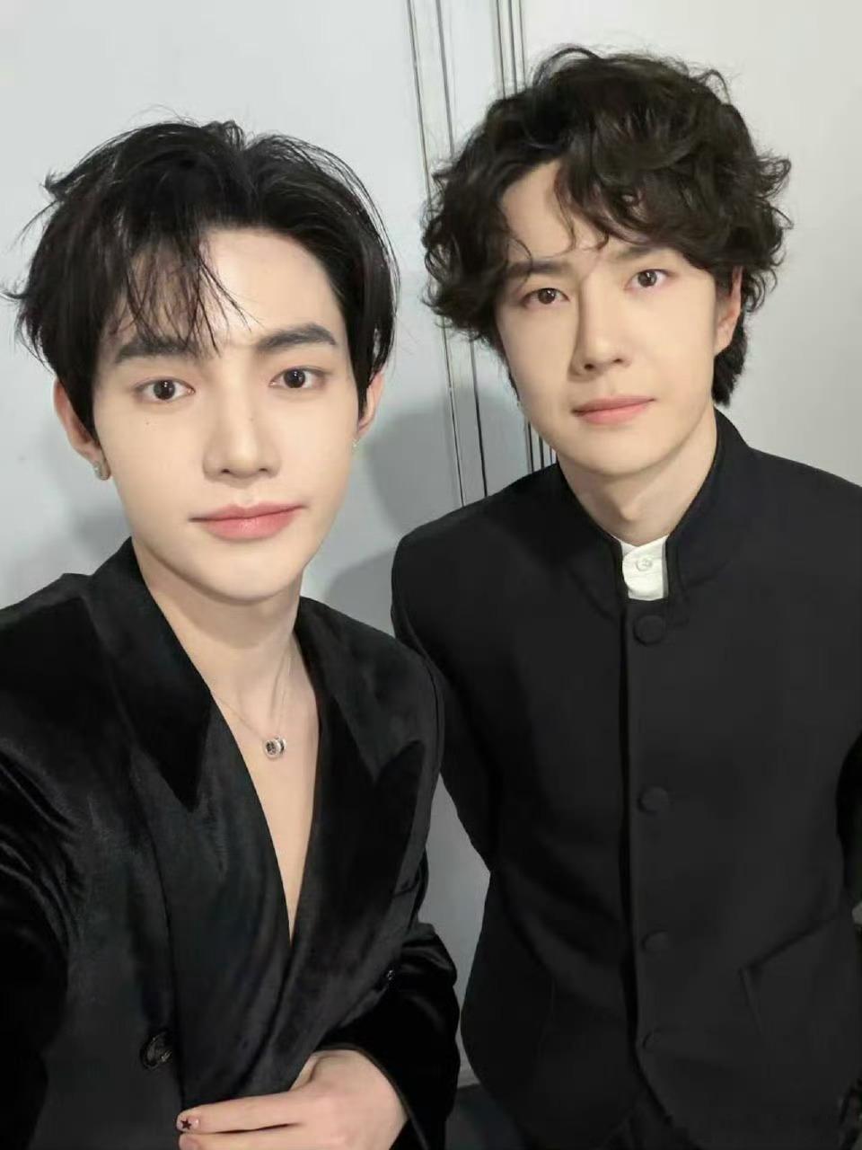 微博之夜我勒个豆 两个大帅哥章昊 王一博 