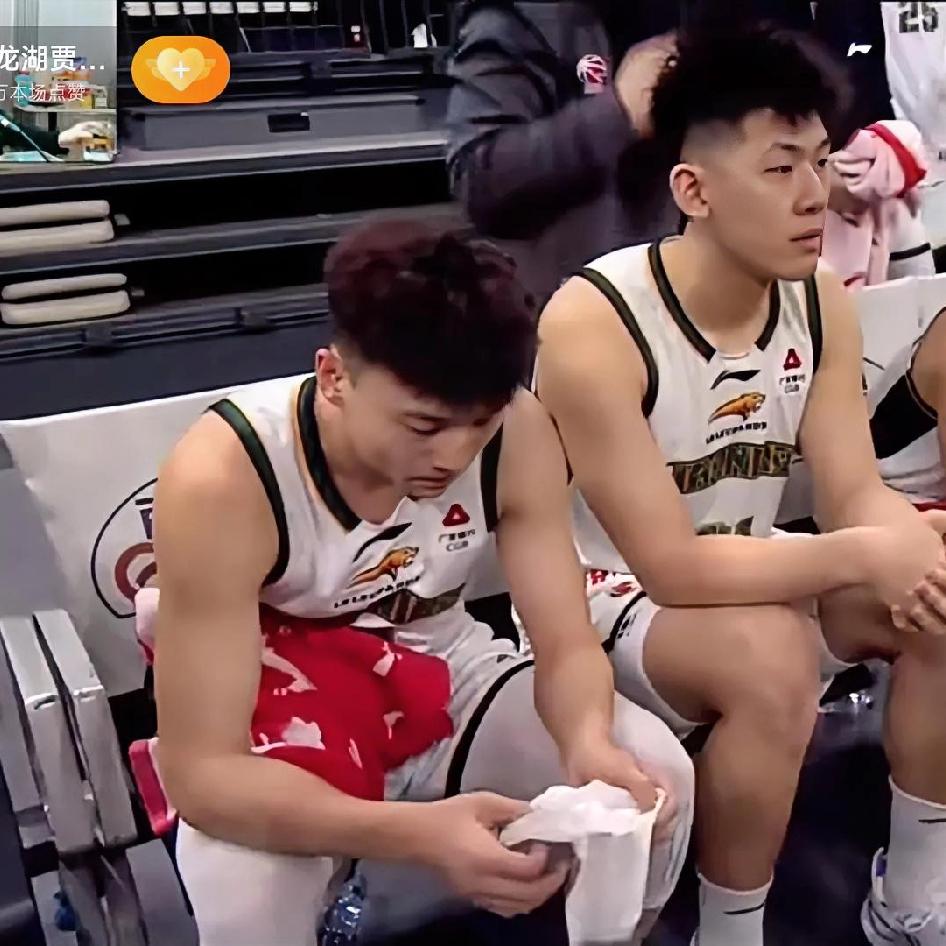 最近几场球鄢守骐的表现前后反差很大！没有以前那么惊艳！有的人说鄢守骐现原形了！