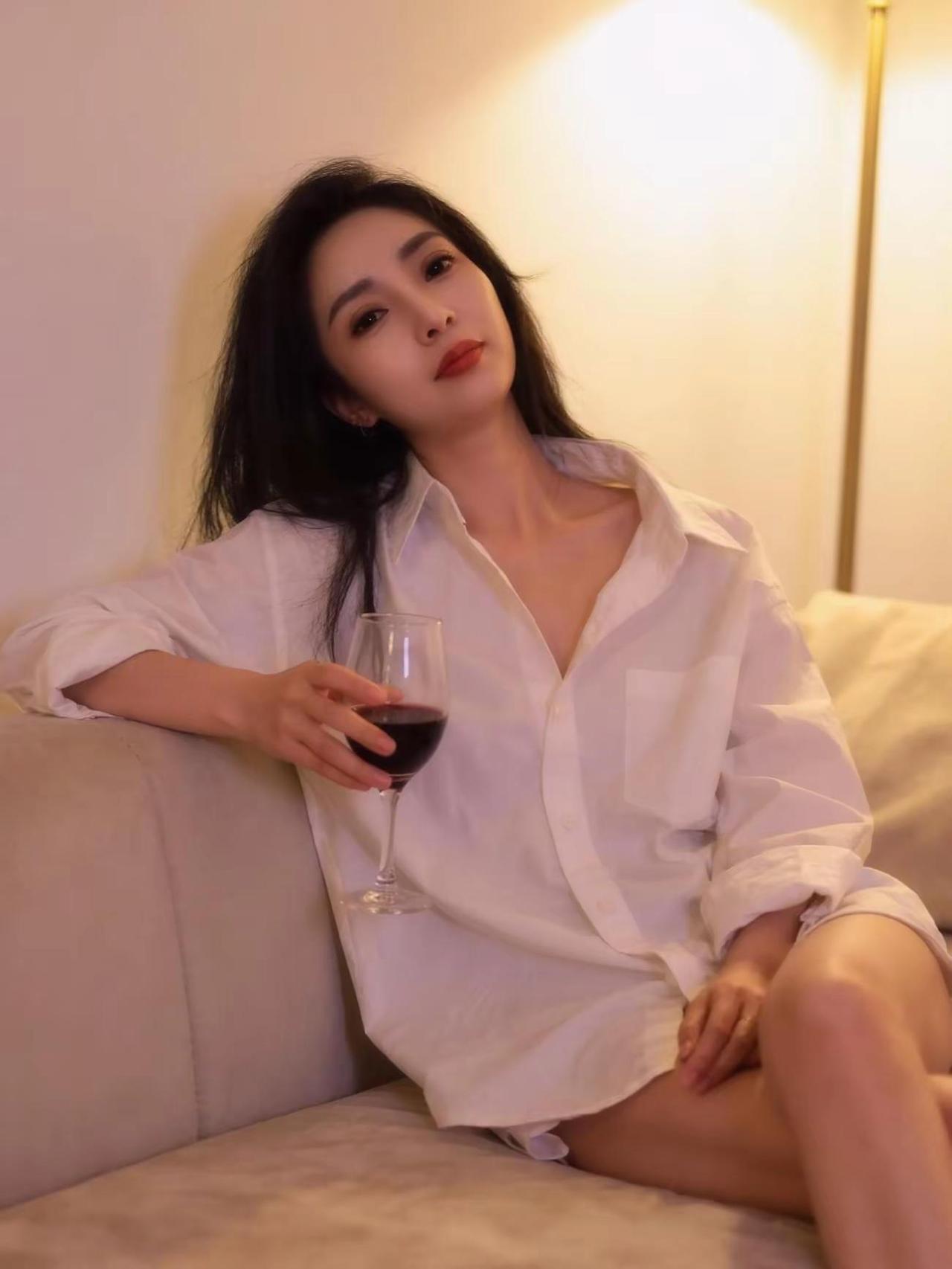 和磁场干净的人同行 ，不是为了沾好运，而是在彼此滋养里过的更有温度，更有力量🌙