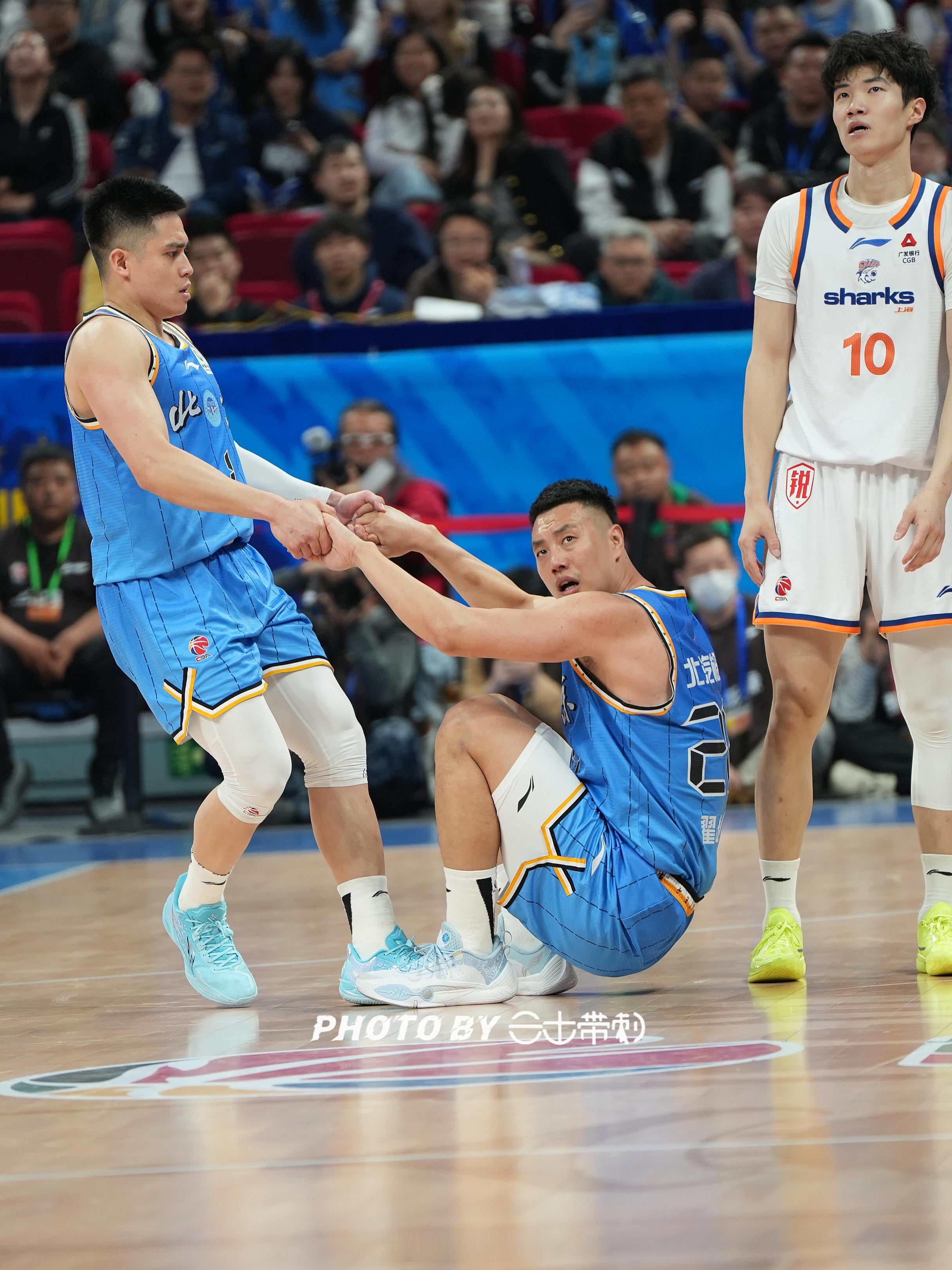 北京男篮vs上海男篮为我川赞一个吧！问题很明显，解决吧！ 北京·五棵松