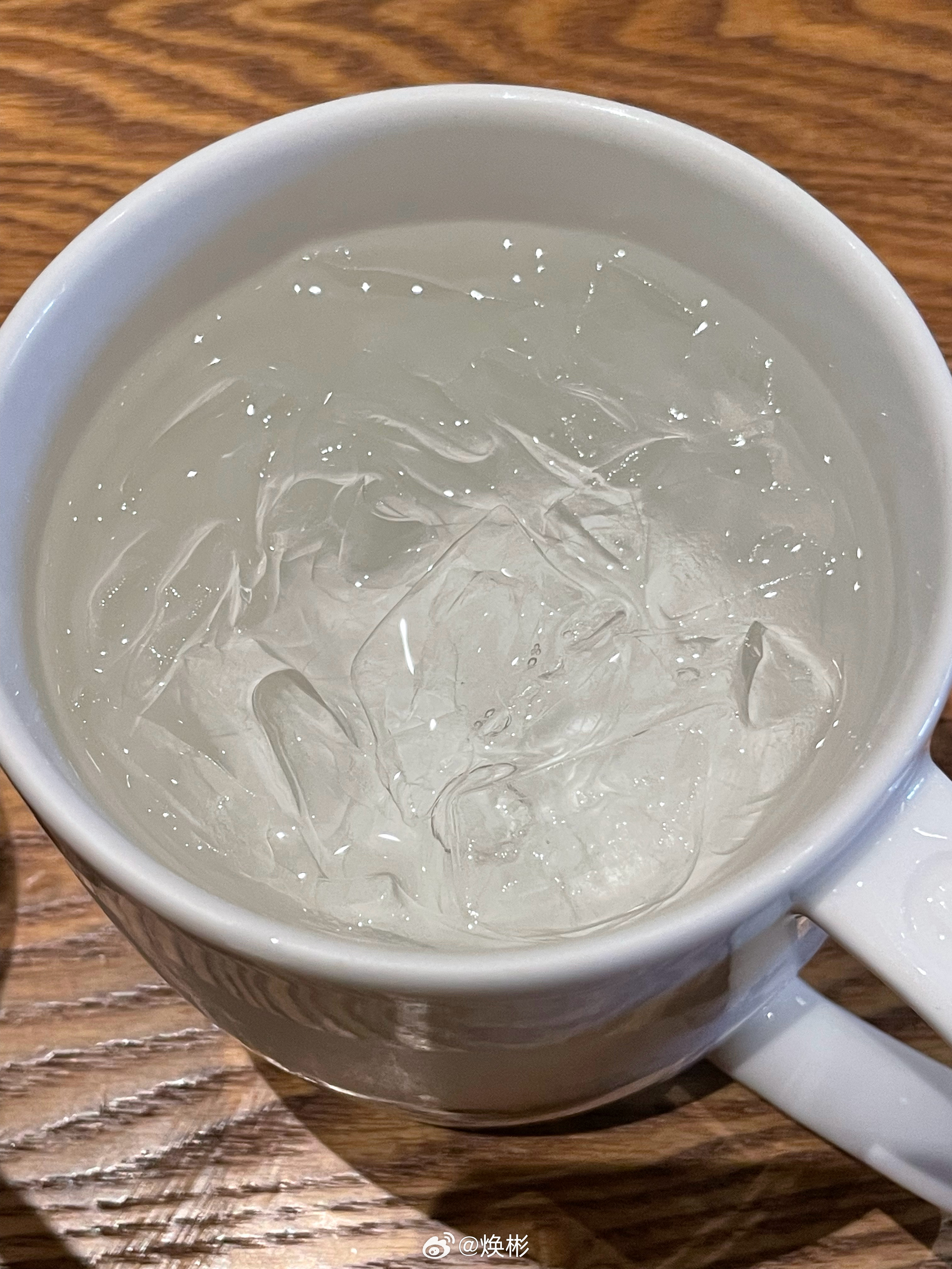 家人们，还是要多喝水啊，咖啡和奶茶都不能当水喝，众所周知，大彬子每天都喝水女子不