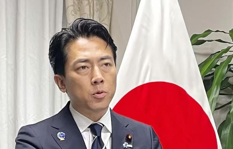 中国海军在冲之鸟礁附近海域组织机枪射击训练，日本急得跳脚，防卫省连夜发声明，恨不