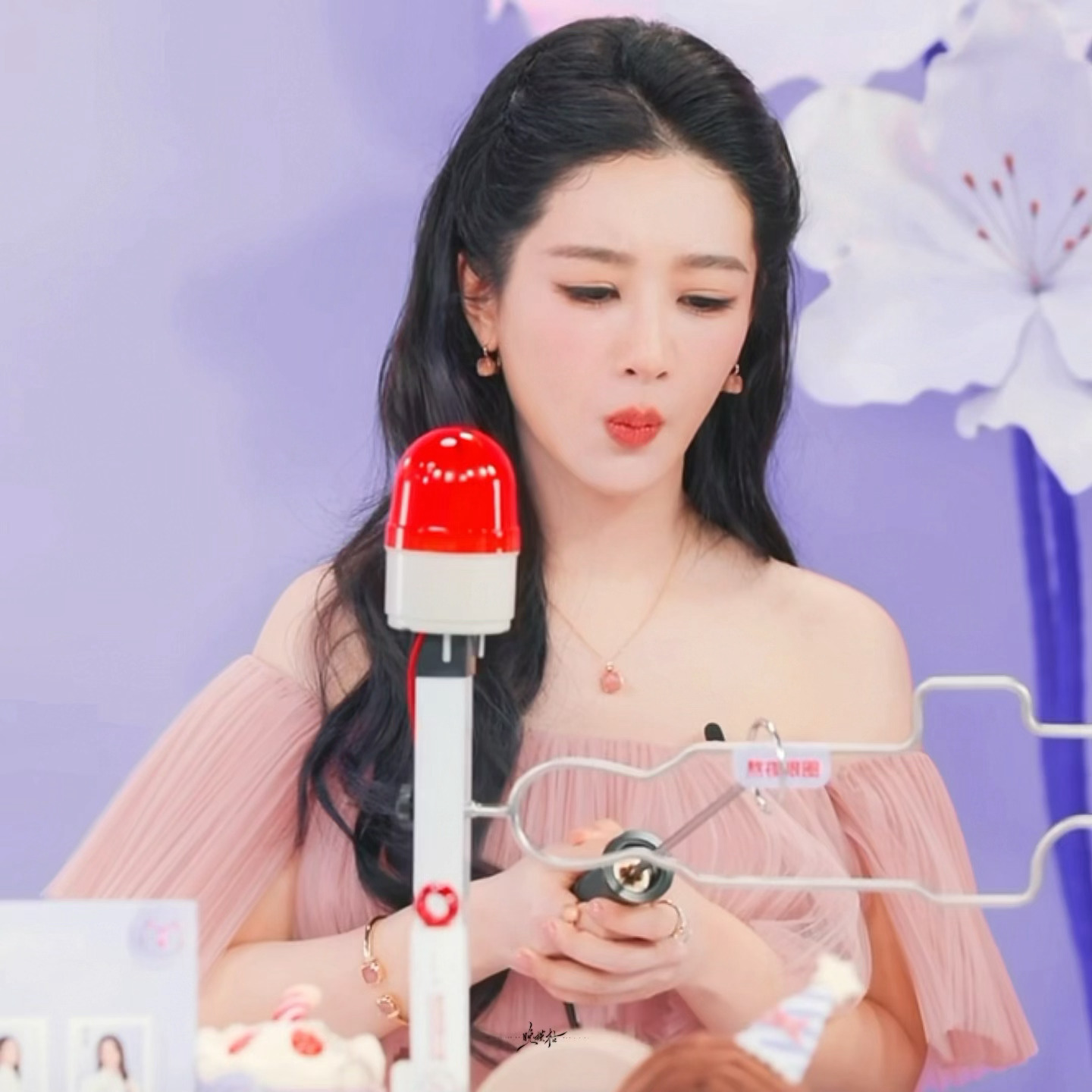 家业[超话]杨紫玉兰花开君再来 yz杨紫董竹君 野火在远方，远方在你琥珀色的眼睛