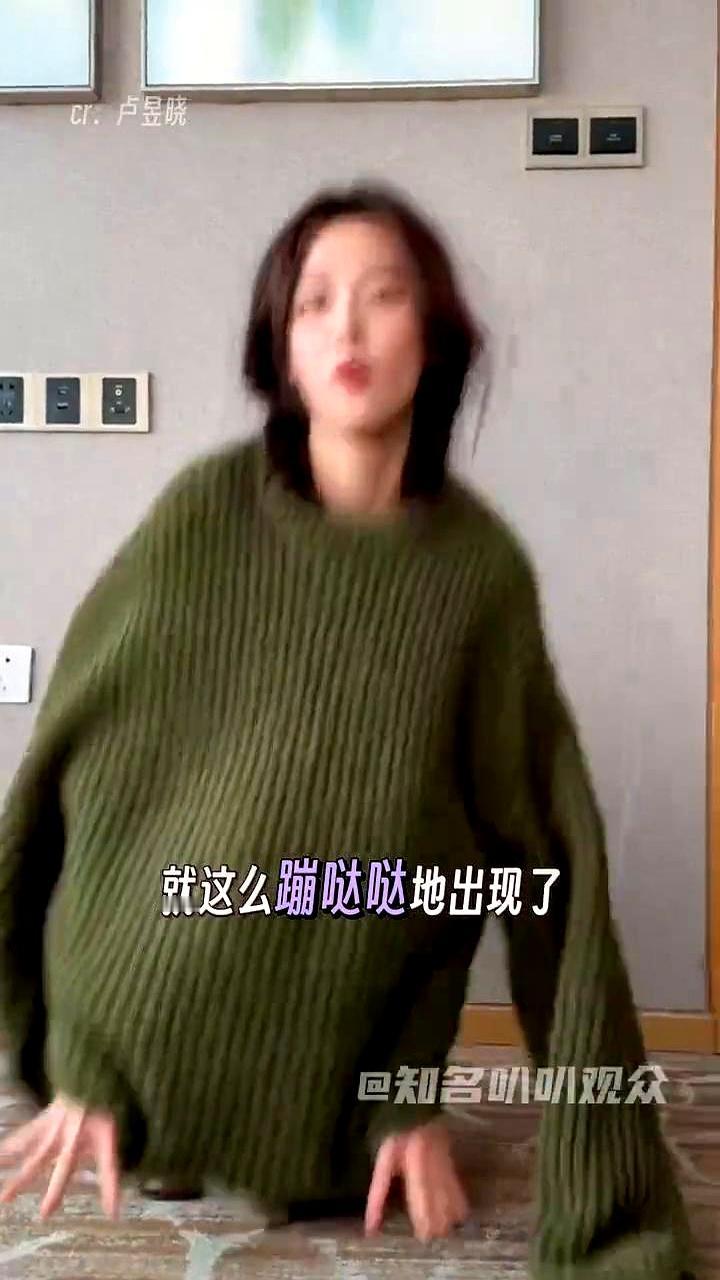 卢昱晓在抽象赛道越走越远。
 

我刚刷到她新发的视频，还以为是哪个不认识的博主