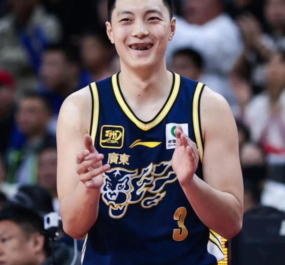 广东男篮刚结束季后赛，就有4名球员进入中国男篮短训营节奏，这对球员是荣誉，也是消