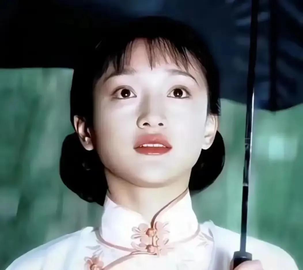演技啥的，咱也不懂，但获奖，或者说获了很多奖，以至于有种说法，周迅拿了华语影坛的