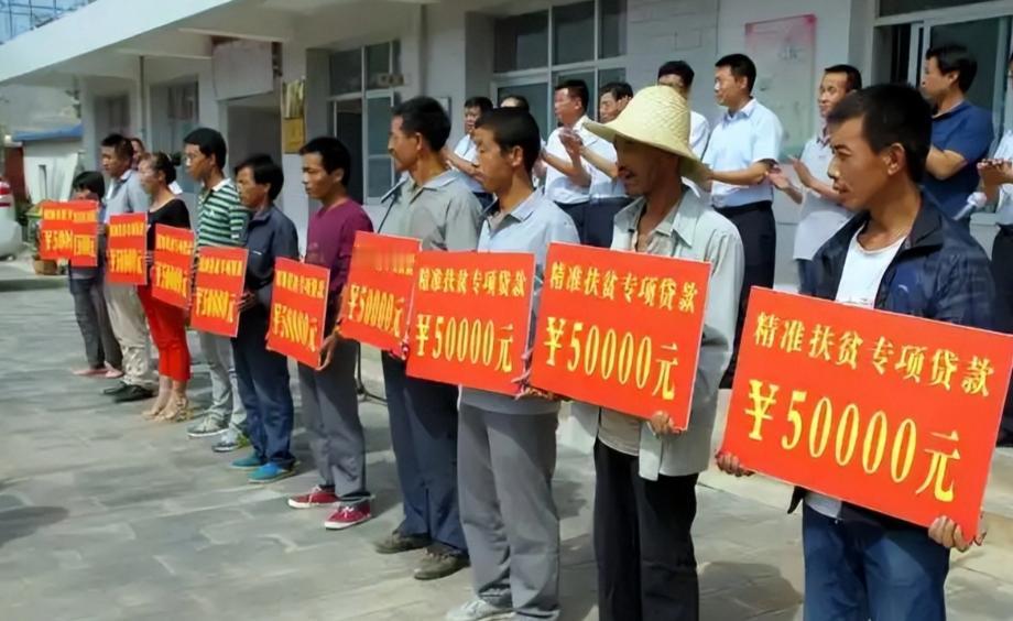 一名中专女生为了追逐偶像，将打零工攒下的积蓄与省吃俭用积攒的各类补助凑在一起，凑