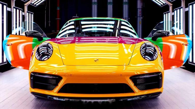 保时捷 保时捷新专利！可根据摄像头视觉输入改变保时捷911的外观颜色。未来，汽车