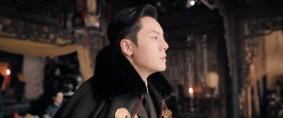 九门陈伟霆掀披风这一下 谁懂啊！看到陈伟霆再演张大佛爷我直接鸡皮疙瘩都起来了，掀