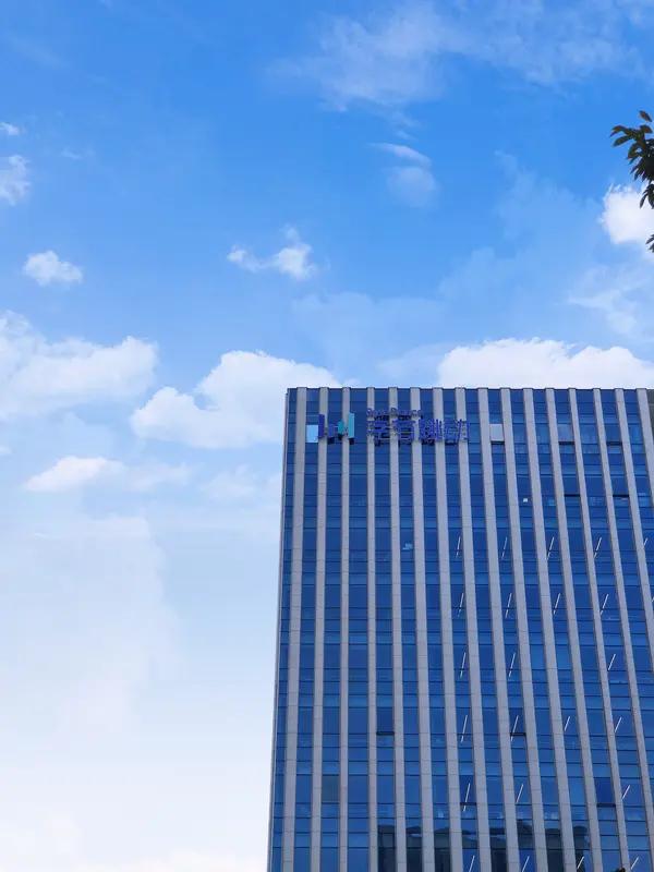 复星医药在医药界可是响当当的。它业务广泛，涉及药品制造与研发、医疗器械与医学诊断