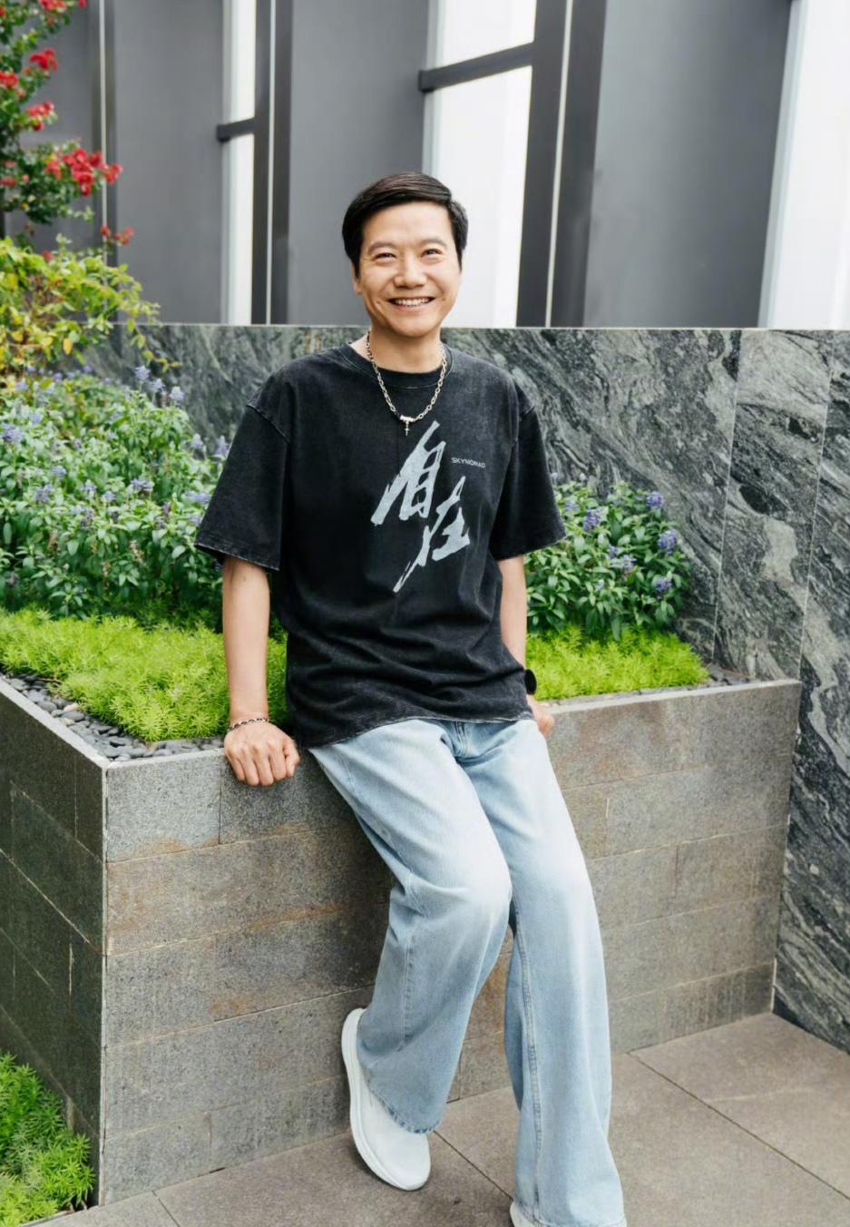 小米的SU7YU7汽车，
到底火不火，我不知道，
但有一个事我很确定，雷军身上有