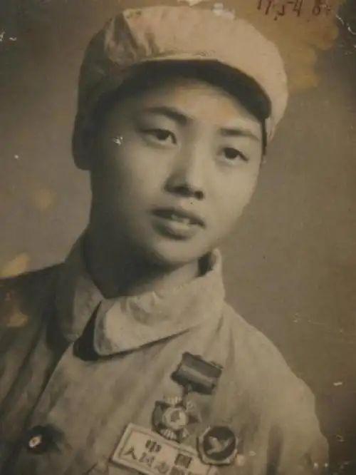 抗美援朝中，女护士张道华被美军的炮弹炸瞎了双眼，当场晕厥，醒来后，她听到美军在自