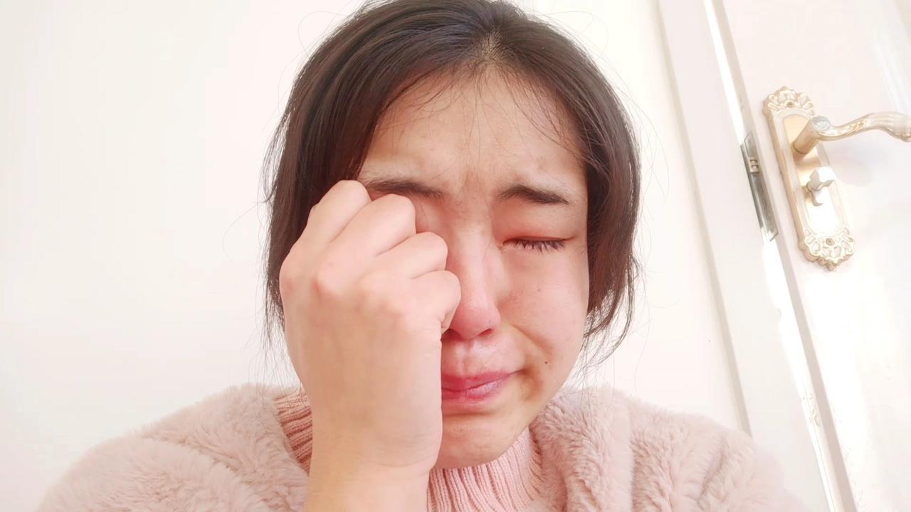#为什么女人要和男闺蜜保持距离?#
为什么女人有了男朋友还要和男闺蜜保持距离？因