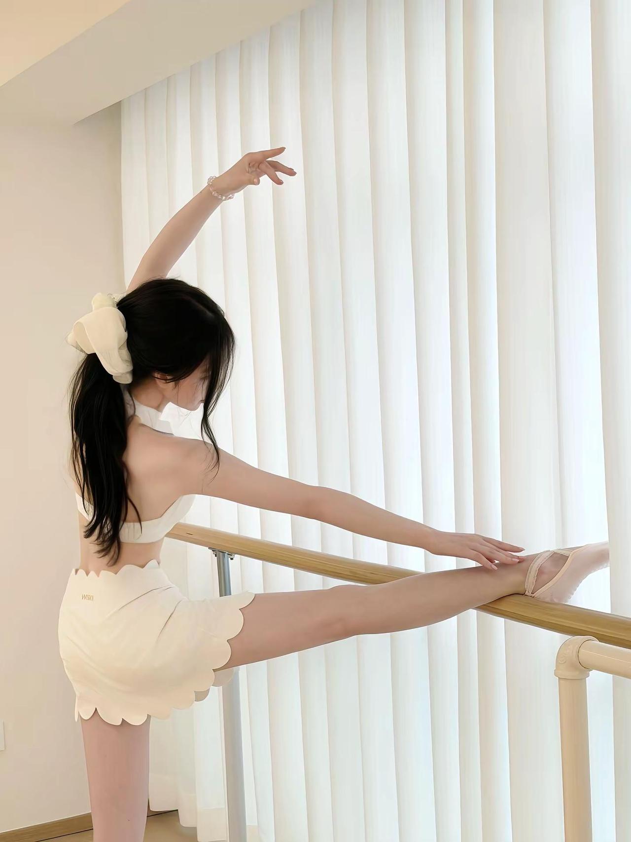 🩰🤍芭杆已变成人生运动top1了运动女孩 运动穿搭 芭杆