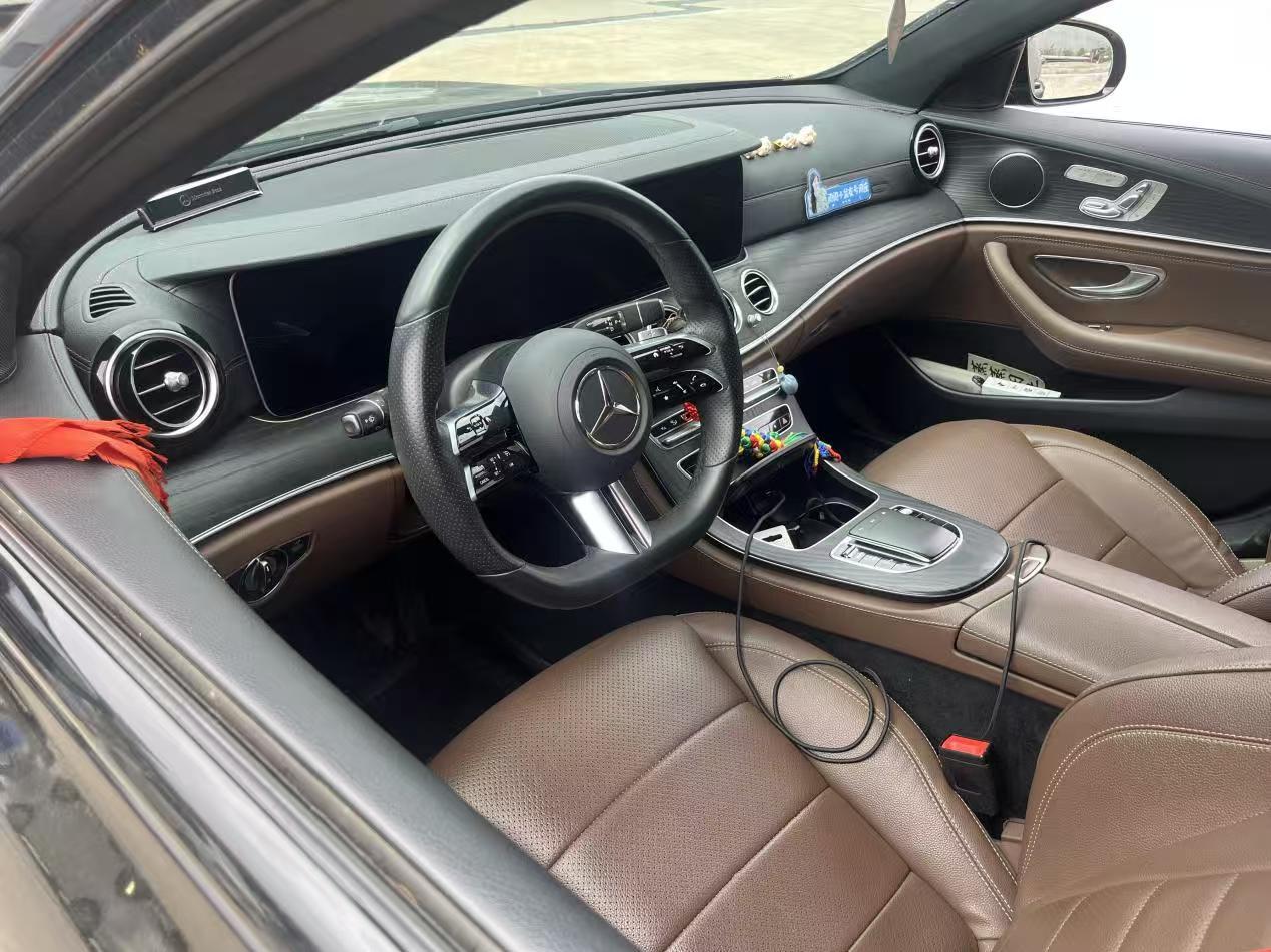 E级开了两年多，保养一直交给店里，觉得4S店总不会乱来，认证过了就没问题，也没细