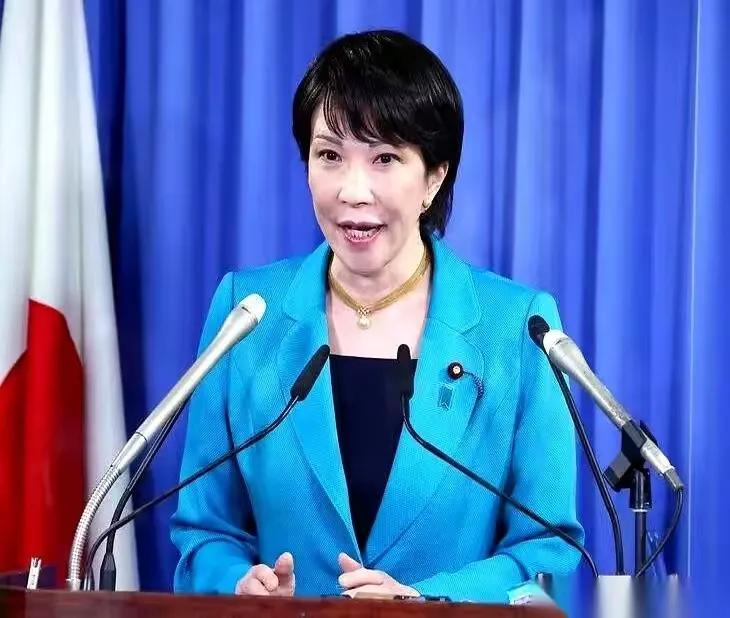 日方那边，赛事请柬发出去了，场馆也订好了。结果收到中方的参赛名单，翻开一看，薄薄