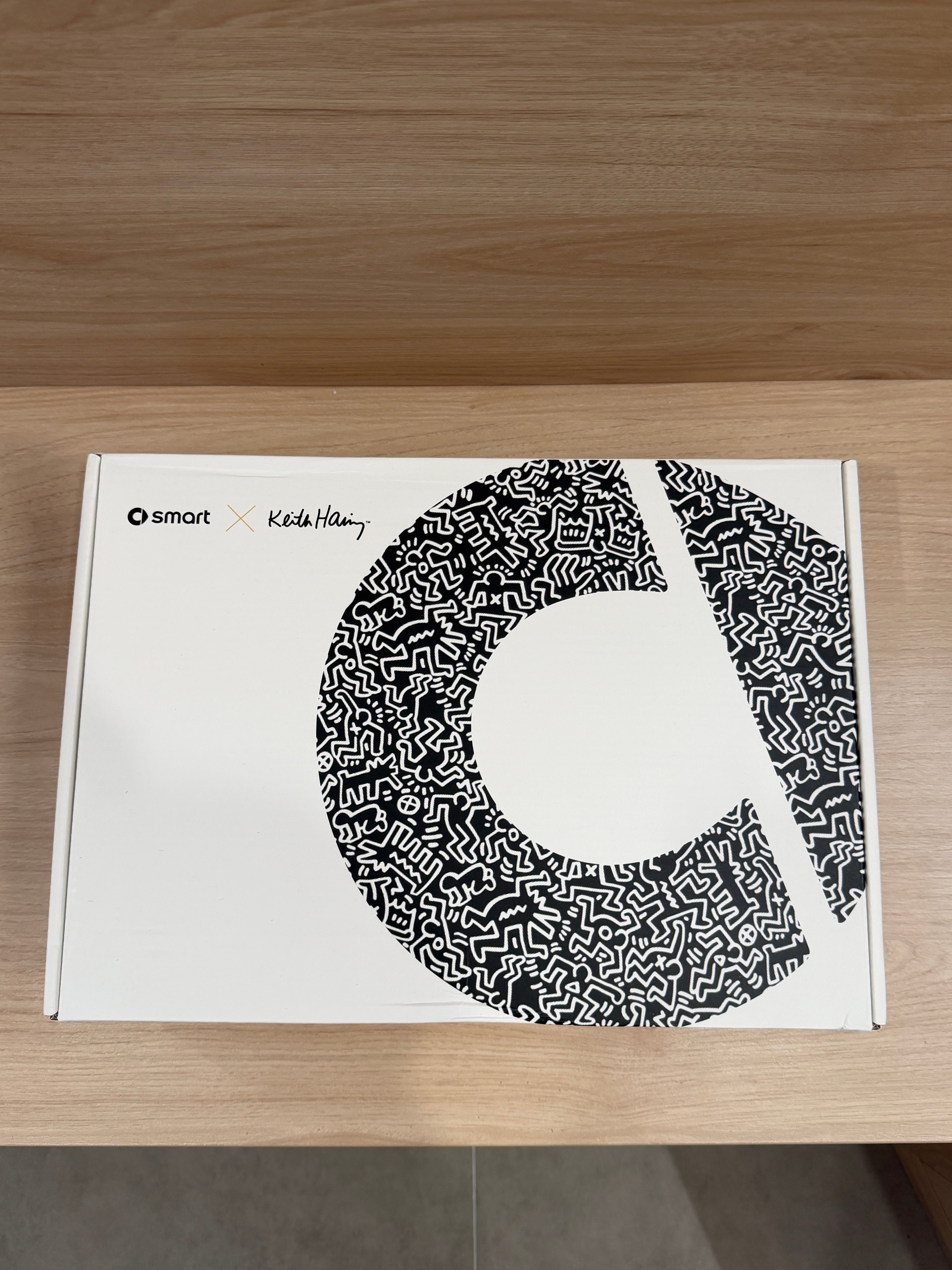 今天被smart × Keith Haring的联名礼盒狠狠拿捏了✨！！标志性的