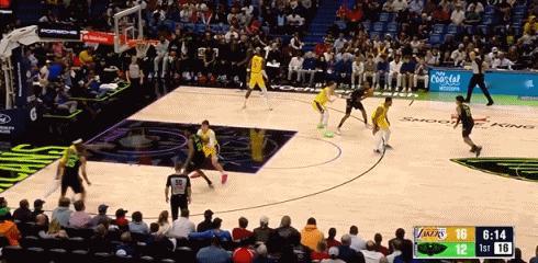 夸张！锡安这弹速与起跳高度真猛！
在今天NBA常规赛鹈鹕对阵湖人的第一节比赛中，