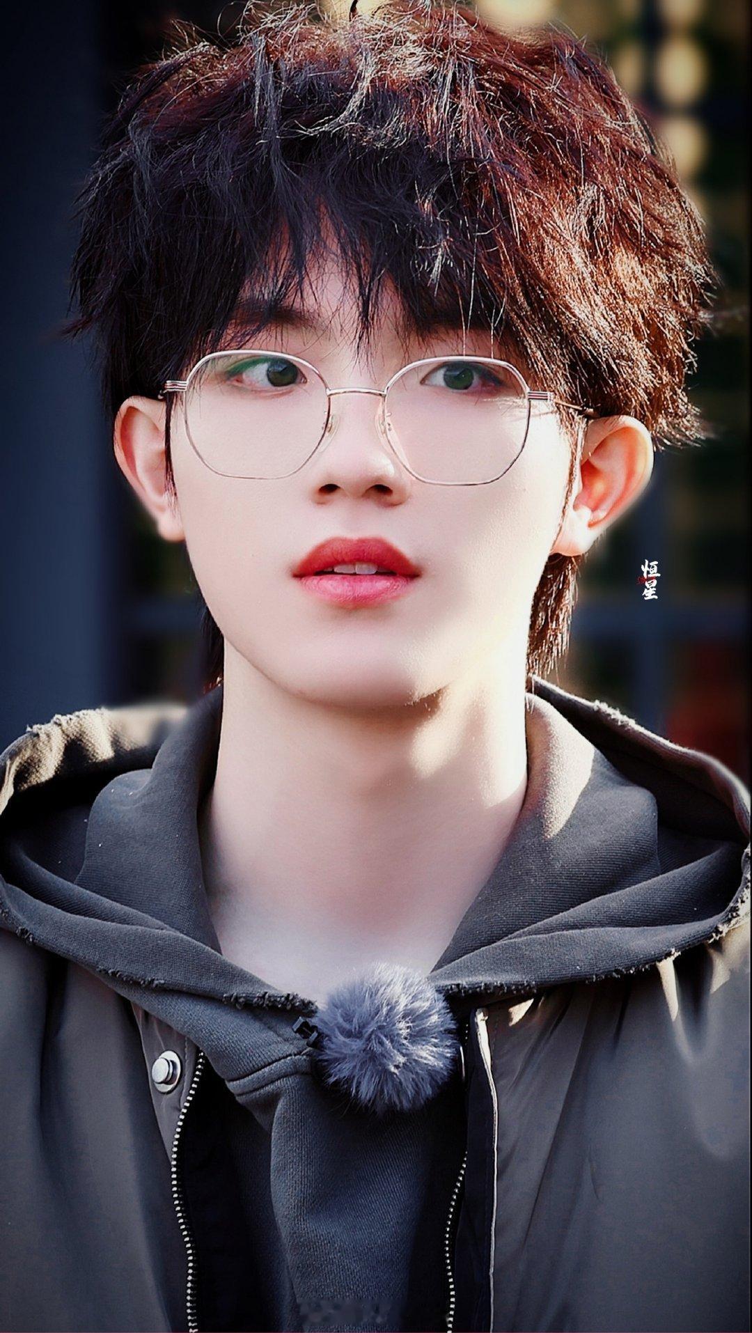 苏新皓最美中轴线录制路透 不要放过啊啊啊啊卷毛太萌了 