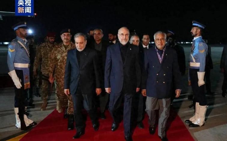 伊朗用实力拿捏美国，促成双方谈判！巴基斯坦民众夹道挥国旗，热情又尊重！
 
当地