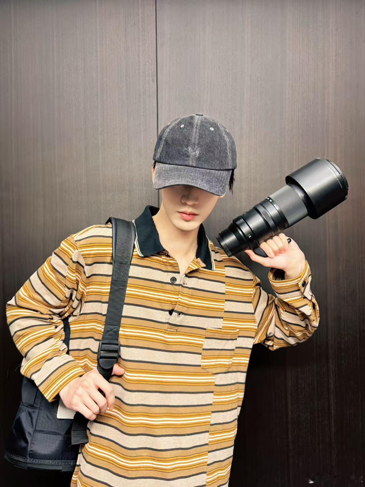 张凌赫瞄准四宫格张凌赫更新四宫格张凌赫瞄准四宫格，可以可以，哇哦 