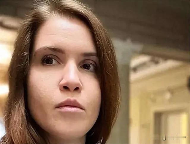 内讧加剧！瑟尔斯基作为乌克兰军队的最高指挥官，被乌最高拉达议员玛利亚娜﹒别祖格拉