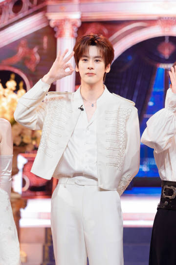 你好星期六谁是你的王子你好星期六原本以为会是氛围感满满的童话派对🤣谁料到各种小