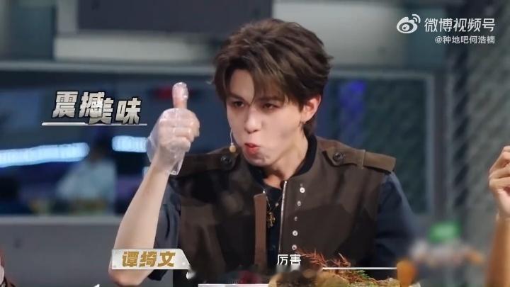 何浩楠猪的天敌何浩楠对自己差点吧 芋泥啵啵猪之后又来了梅干菜猪肋骨，何浩楠跟猪算