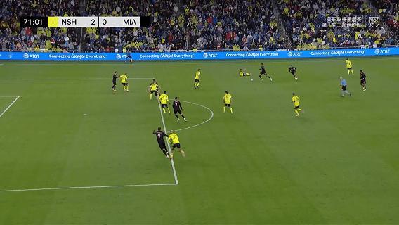 苏亚雷斯因为无球踢人被禁赛一场…………说实在的，喜忧参半……能不能只禁赛70分钟