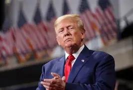 正在中国北京访问的美国总统特朗普5月14日称，希望中国学生能赴美留学。其认为拦着