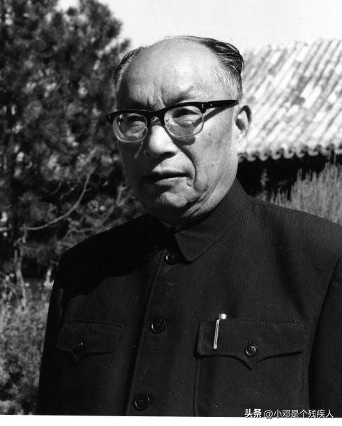 于桑公安部原党组副书记、副部长
于桑，1917年6月生，四川渠县人，曾用名郁朝贵