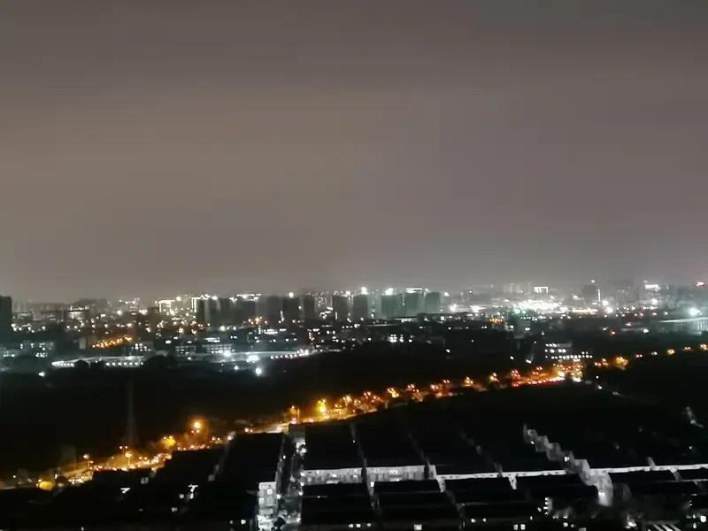 上联“贫在闹市无人问”，不同下联有着不同韵味。
“富在深山有远亲”是经典下联。从