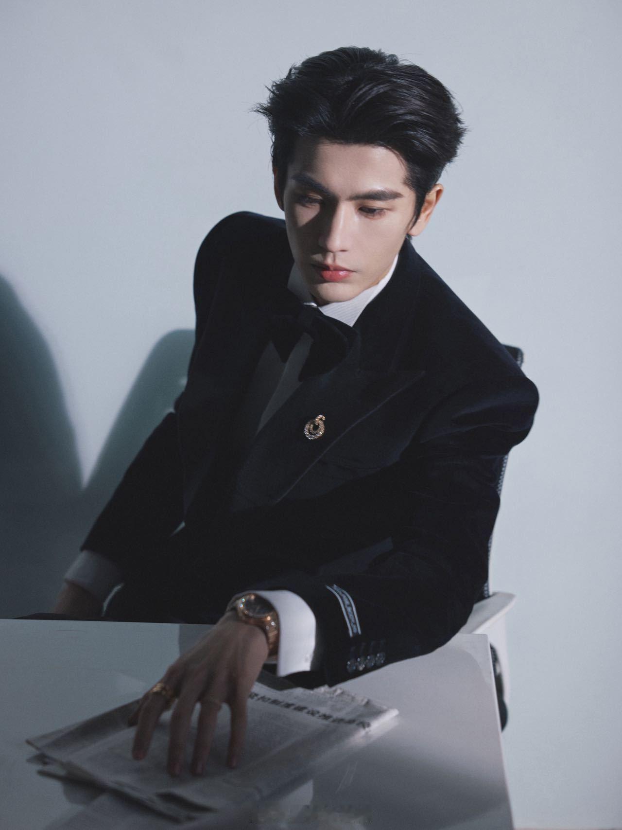 张凌赫投行男主有脸了 张凌赫完全就是理想型啊！蒋峤西的大结局职业就是投行精英，这