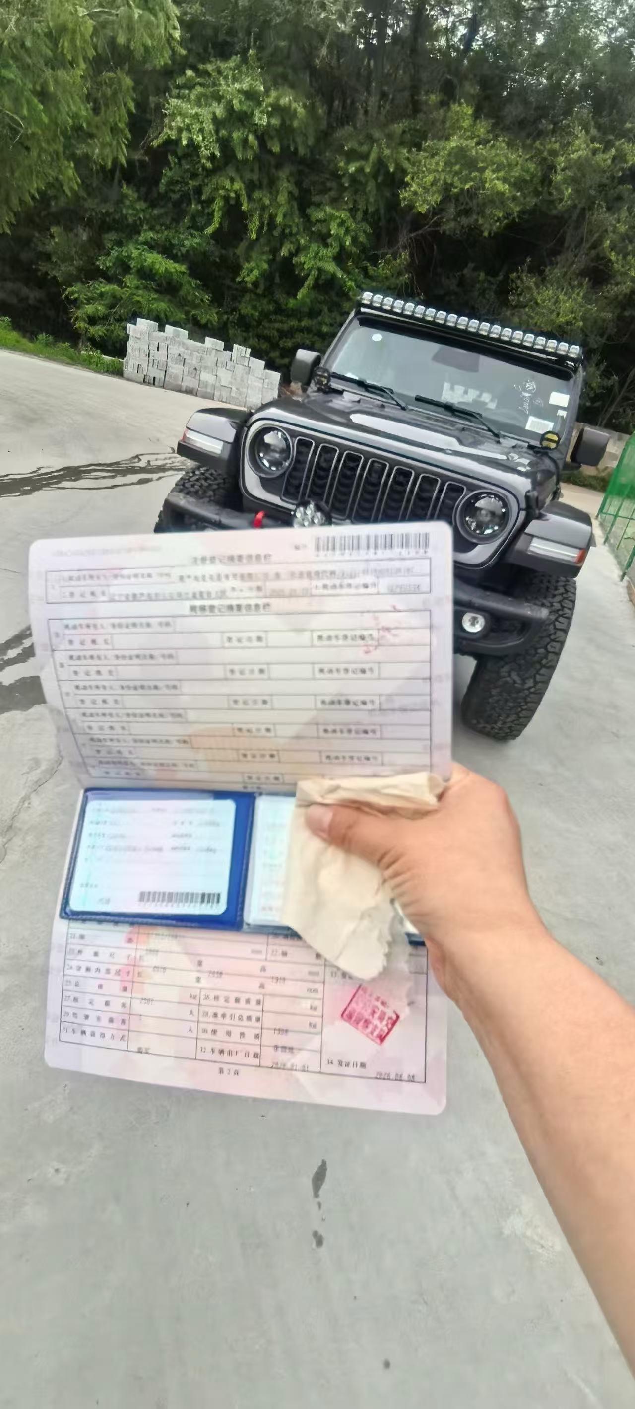 三灯公告，绞盘公告，牵引资质，大脚手续，合法上路，车证一致，这就是天津港的牧马人