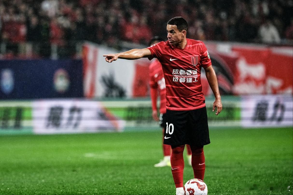 罗二娃入选中超最佳阵容的依据应该是创造进球机会数排在第一，另外关键传球也排在前列