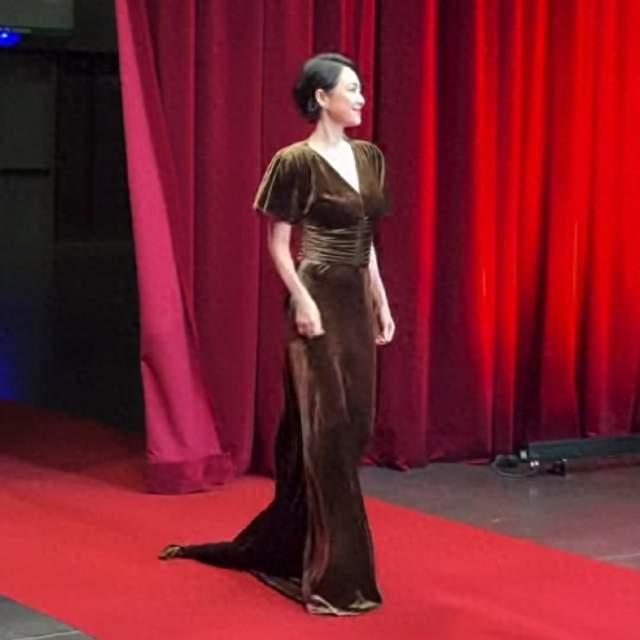 老派的电影人扎堆于里昂，流量剧本也行不通了，她还能撑多久呢？