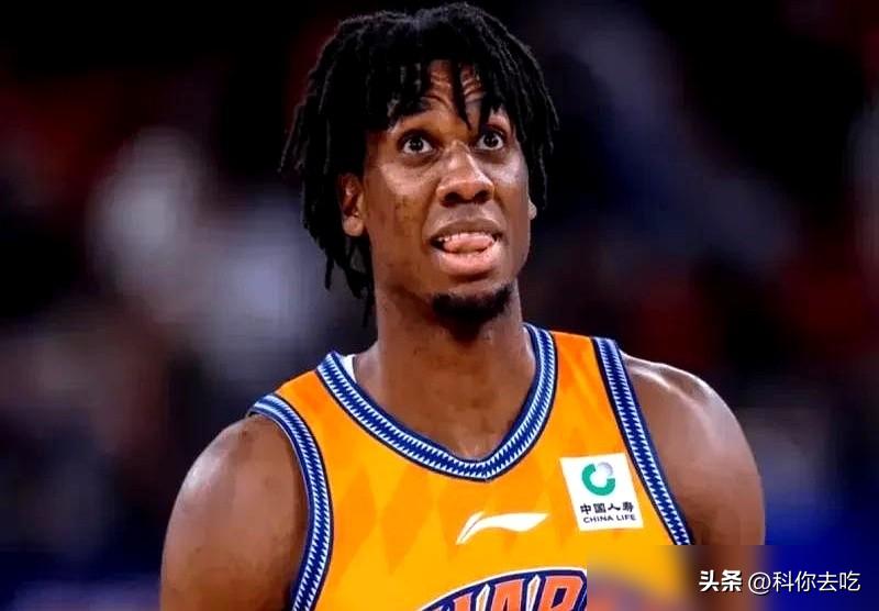 怀特塞德一句“CBA很少假摔”，把中国篮球的遮羞布扯开了一道口子。
这位前NB